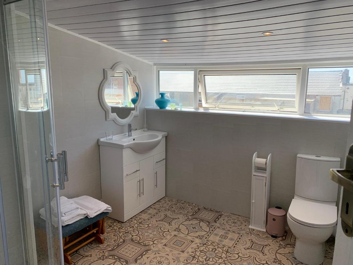Heather Glen. Six Bedroom Home Near The Sea. Blackpool Buitenkant foto